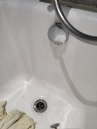 觀塘通渠：浴缸去水緩慢個案